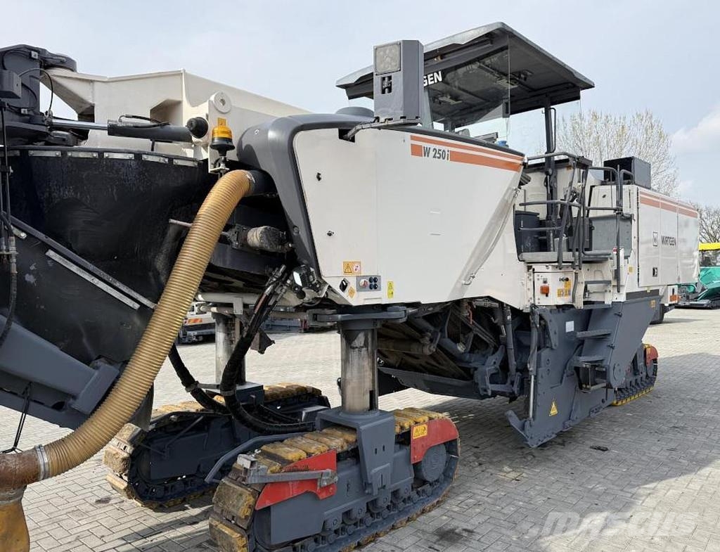 Wirtgen W 250i Asphaltfräsen