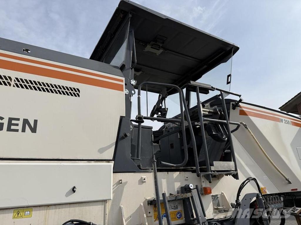 Wirtgen W 250i Máquinas moledoras de asfalto en frío