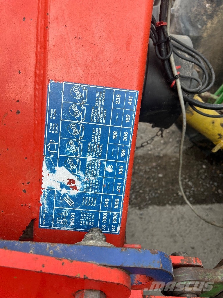 Kuhn HR 3002 كاسحات