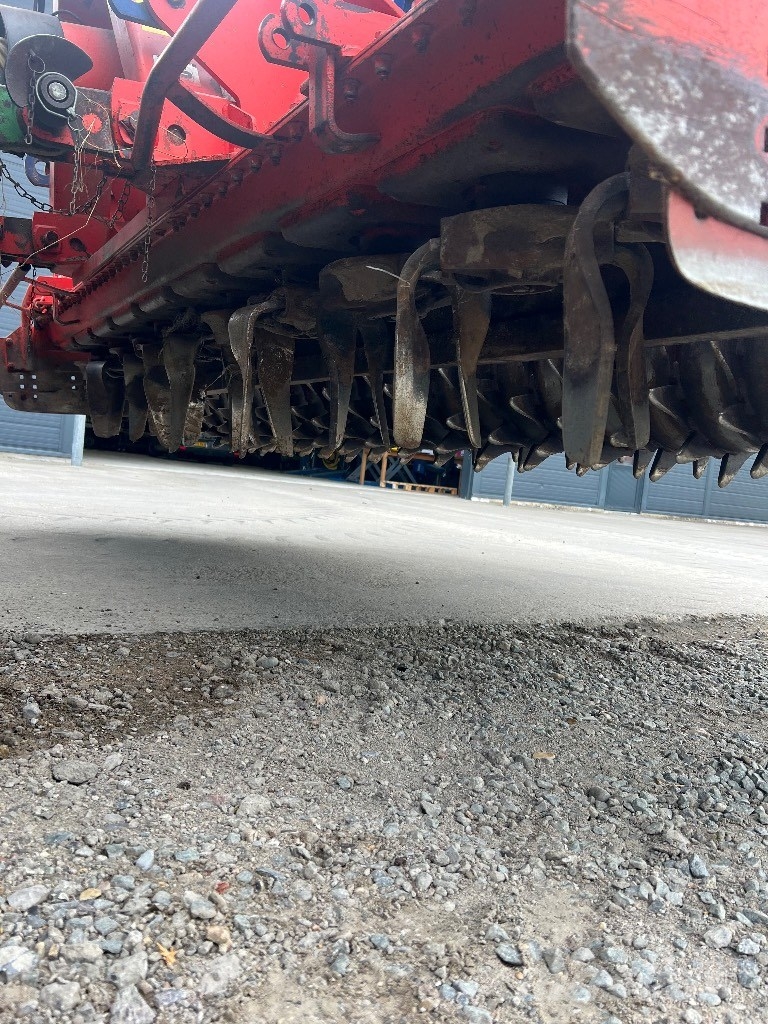 Kuhn HR 3002 كاسحات
