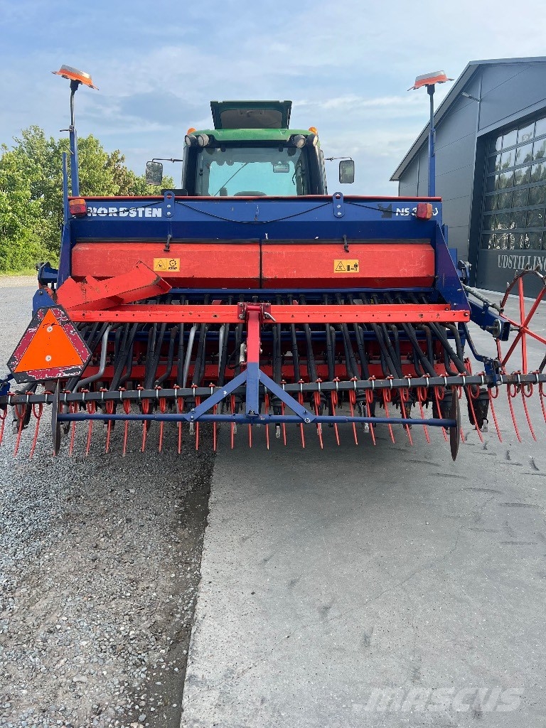 Kuhn HR 3002 كاسحات