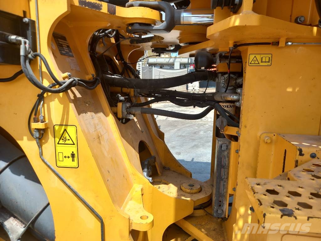 Volvo L350H (EXW - Abu Dhabi) Chargeuse sur pneus