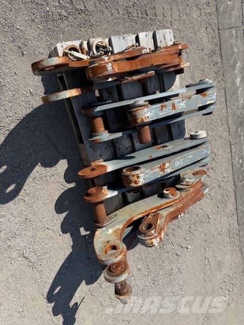 Liebherr L 538  BUCKET LINK دلاء