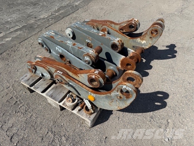 Liebherr L 538  BUCKET LINK دلاء