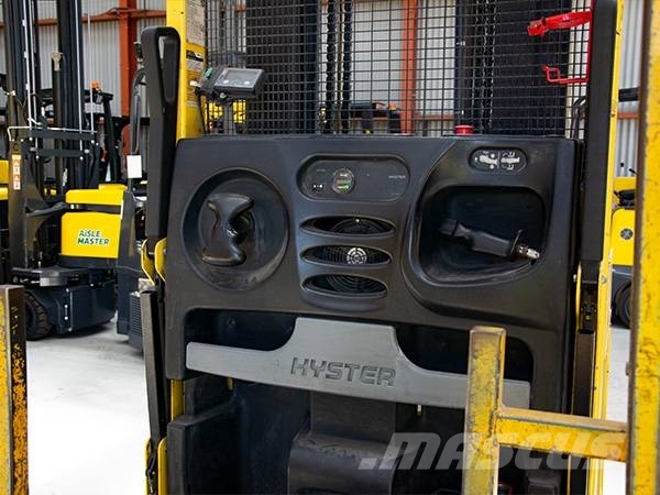 Hyster R30XMF2 High lift order picker