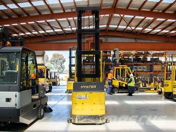 Hyster R30XMF2 High lift order picker