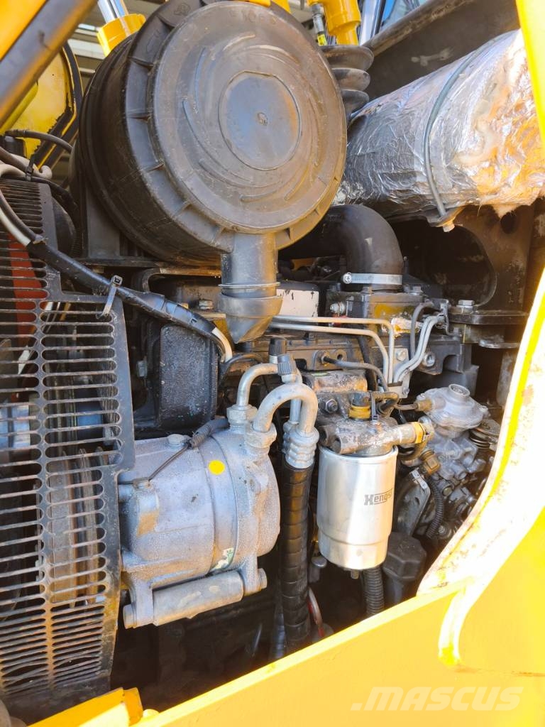 Komatsu WB97S-5E0 لوادر ذات جرافات عكسية