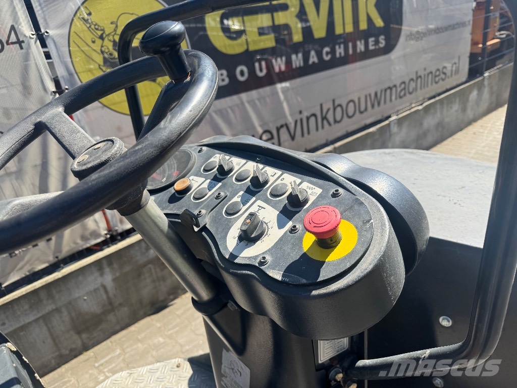 Bomag BW 100 AD-4 Двойни барабанни ролки

