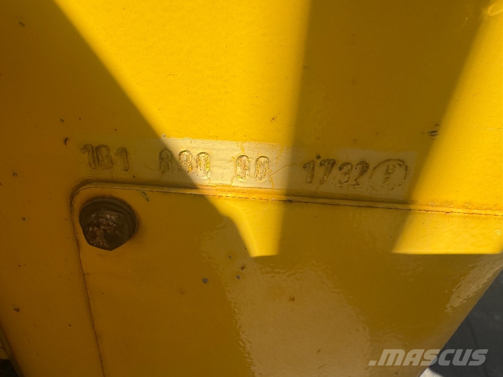 Bomag BW 100 AD-4 Двойни барабанни ролки

