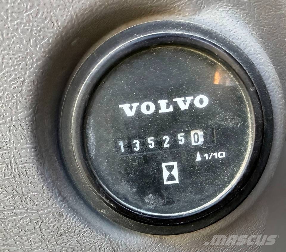 Volvo EW 205 D ホイール式油圧ショベル(パワーショベル・ユンボ・バックホー)