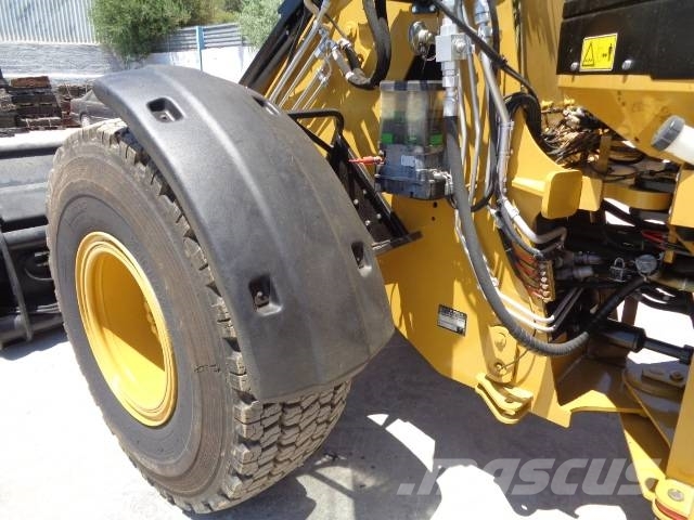 CAT 930 H Naudoti ratiniai krautuvai