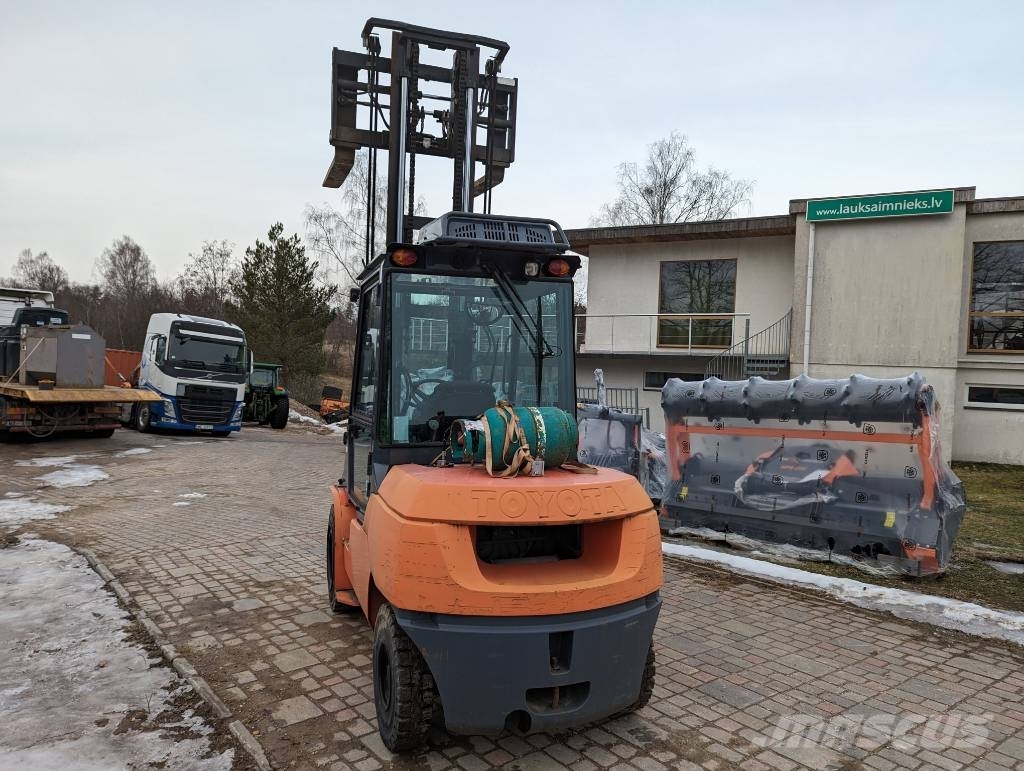 Toyota 7FGA50 LPG forklifts