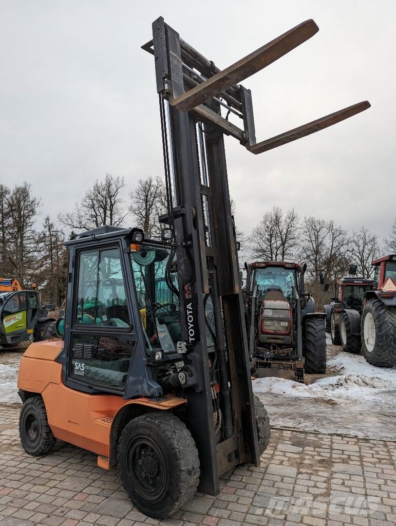 Toyota 7FGA50 LPG forklifts