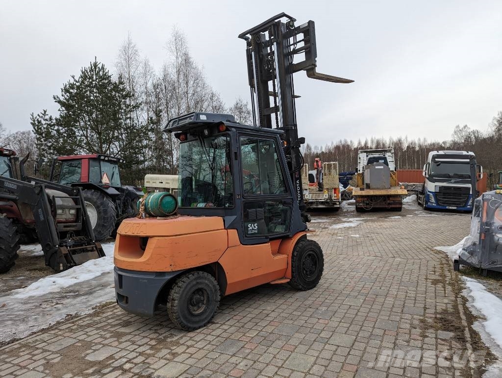 Toyota 7FGA50 LPG forklifts
