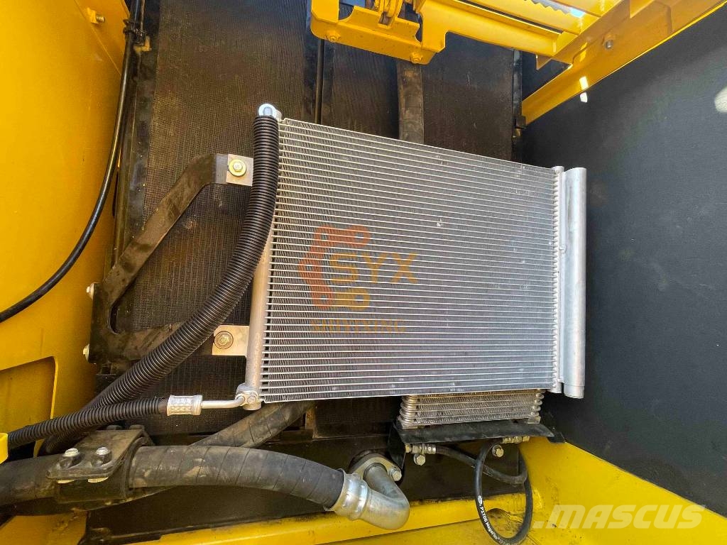 Komatsu PC 220-8 Bandgrävare