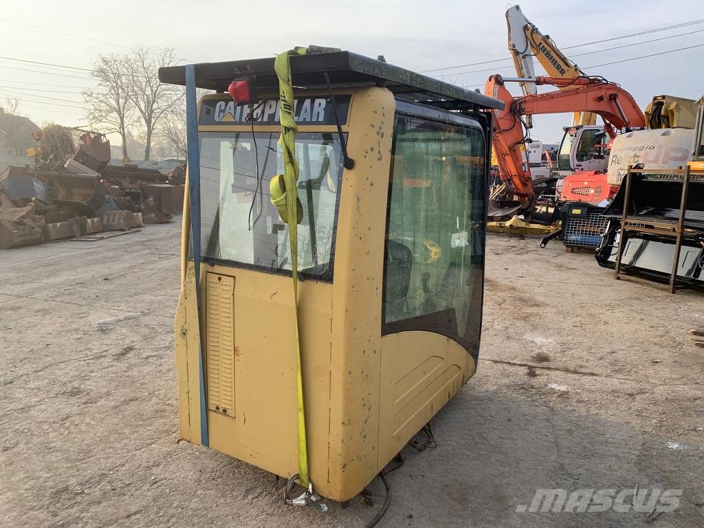 CAT 330 CL CABINE Cabine en interieur