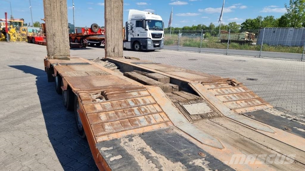 Müller-Mitteltal 3 axle | Radmulden | Hydraulic ramp Semi-trailer blokvogn