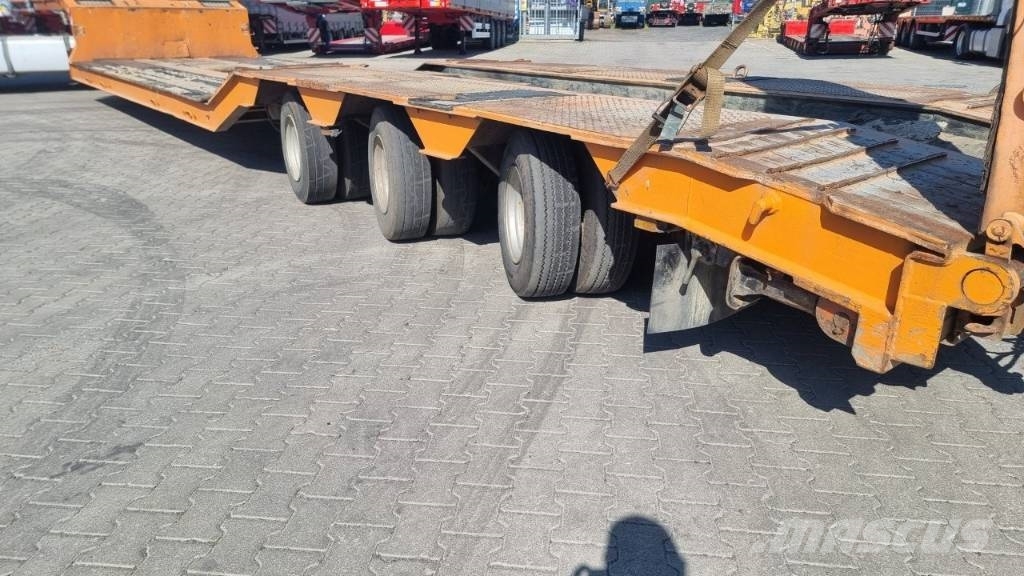 Müller-Mitteltal 3 axle | Radmulden | Hydraulic ramp Semi-trailer blokvogn