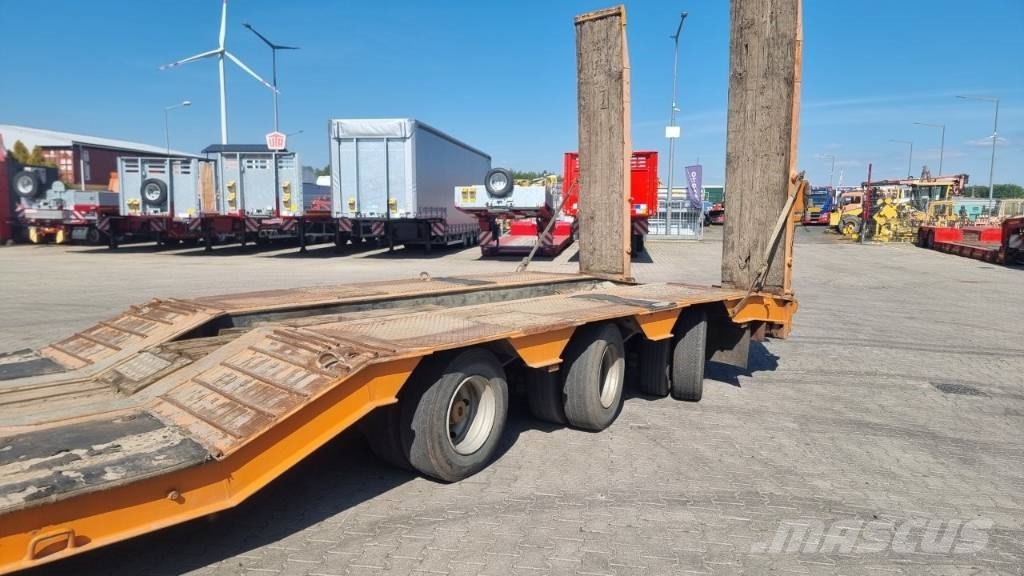 Müller-Mitteltal 3 axle | Radmulden | Hydraulic ramp Semi-trailer blokvogn