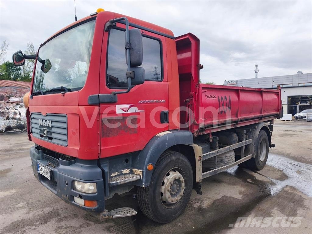 MAN TGM 18.240 탑차 트럭