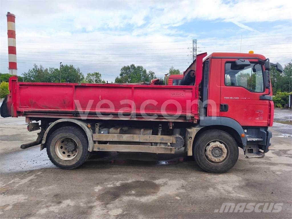 MAN TGM 18.240 탑차 트럭