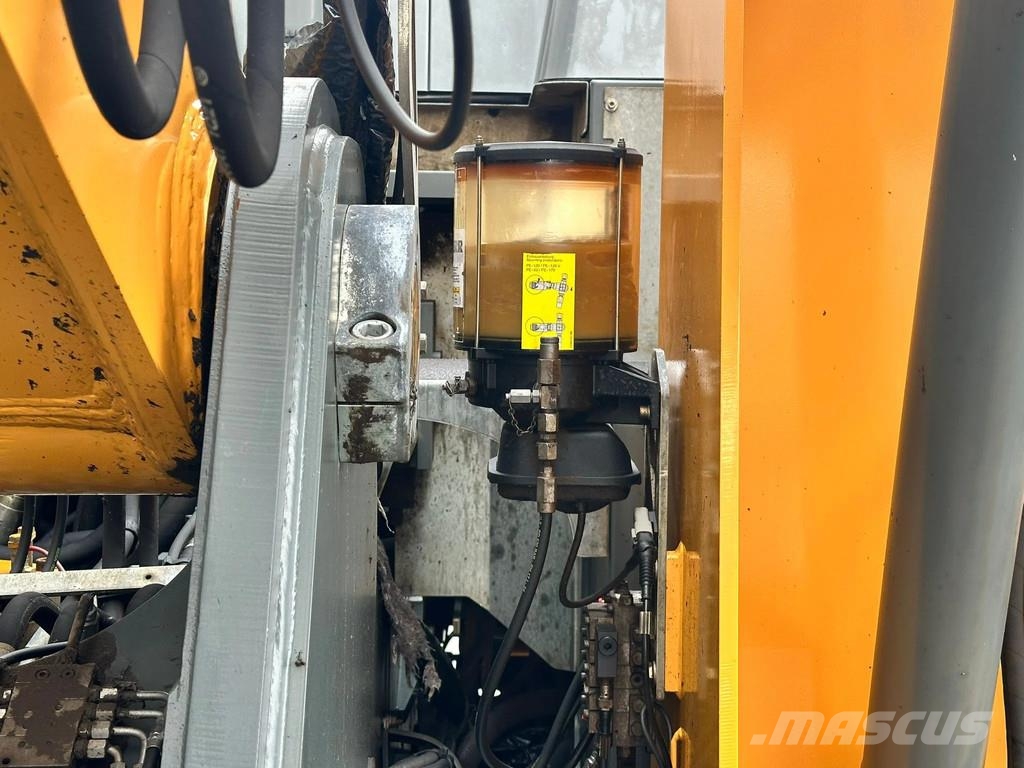 Liebherr LH 60 M LITRONIC INDUSTRY MATERIAL HANDLER/ UMSCHL Bagri za prekladanje primarnih/sekundarnih surovin