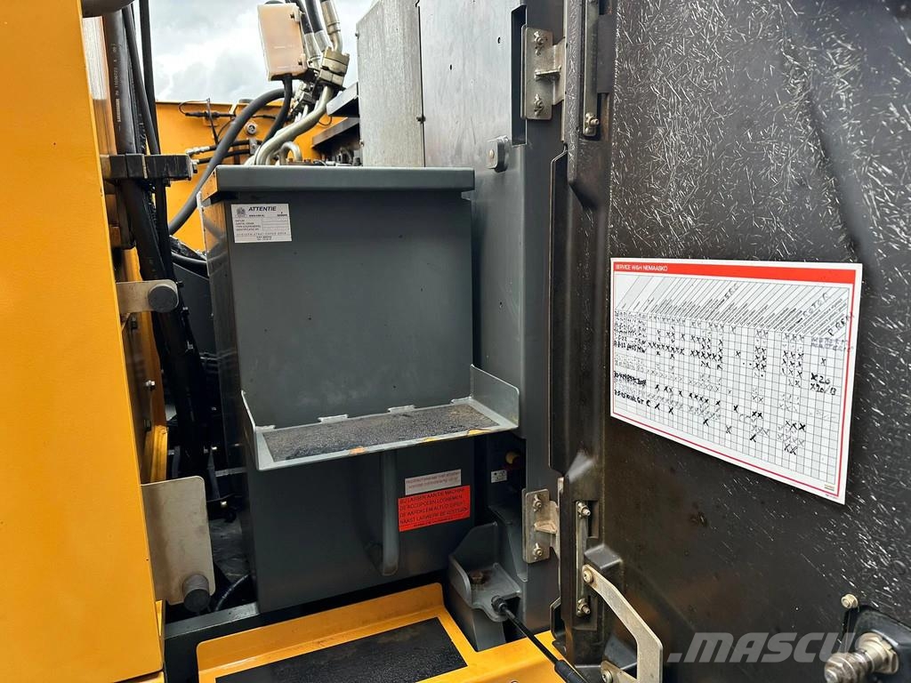 Liebherr LH 60 M LITRONIC INDUSTRY MATERIAL HANDLER/ UMSCHL Bagri za prekladanje primarnih/sekundarnih surovin