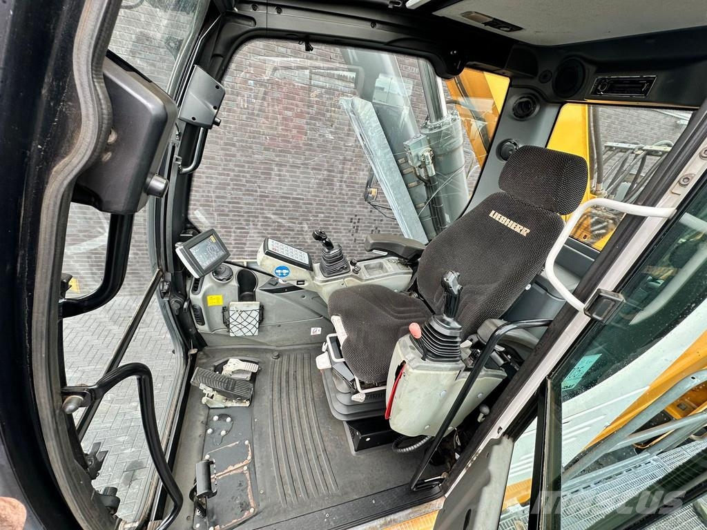 Liebherr LH 60 M LITRONIC INDUSTRY MATERIAL HANDLER/ UMSCHL Bagri za prekladanje primarnih/sekundarnih surovin