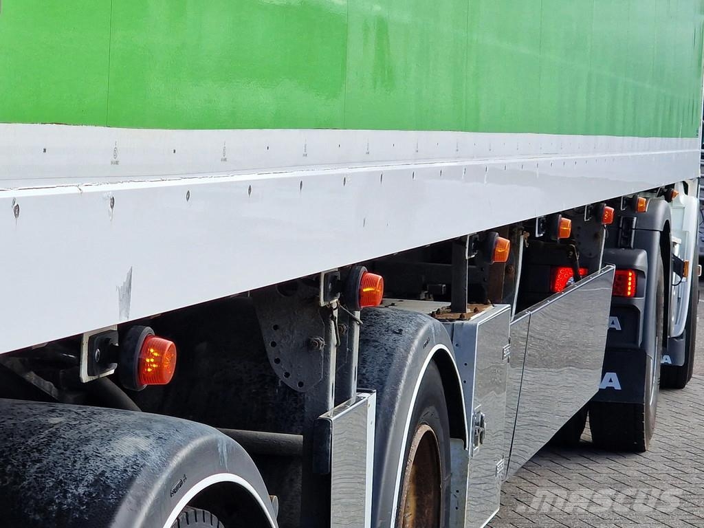 Ekeri 2 axle box with sidedoors - Zepro loadlift - Steer Kofferauflieger
