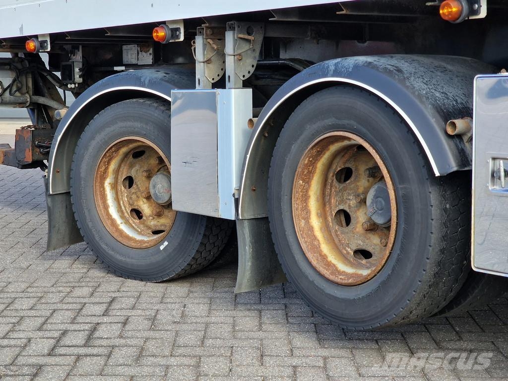 Ekeri 2 axle box with sidedoors - Zepro loadlift - Steer Kofferauflieger