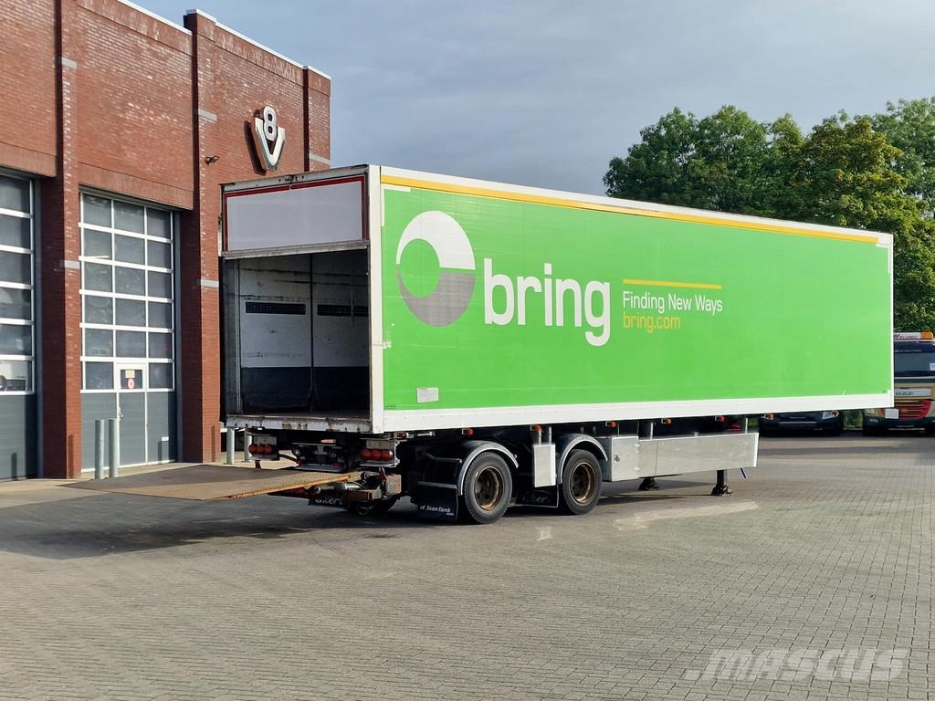 Ekeri 2 axle box with sidedoors - Zepro loadlift - Steer Kofferauflieger