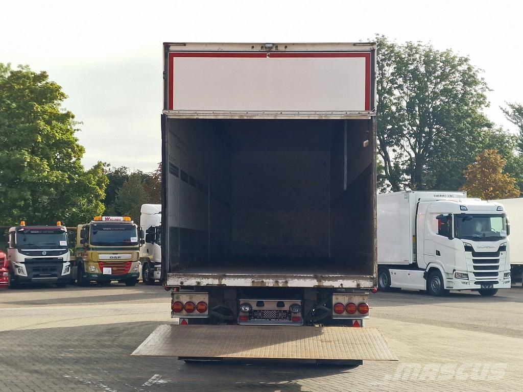 Ekeri 2 axle box with sidedoors - Zepro loadlift - Steer Kofferauflieger
