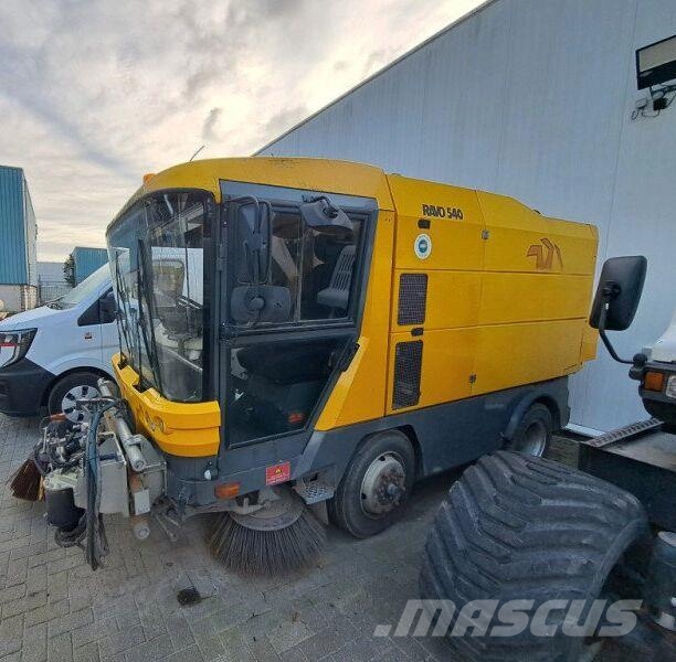 Ravo 540 Cestni pometači