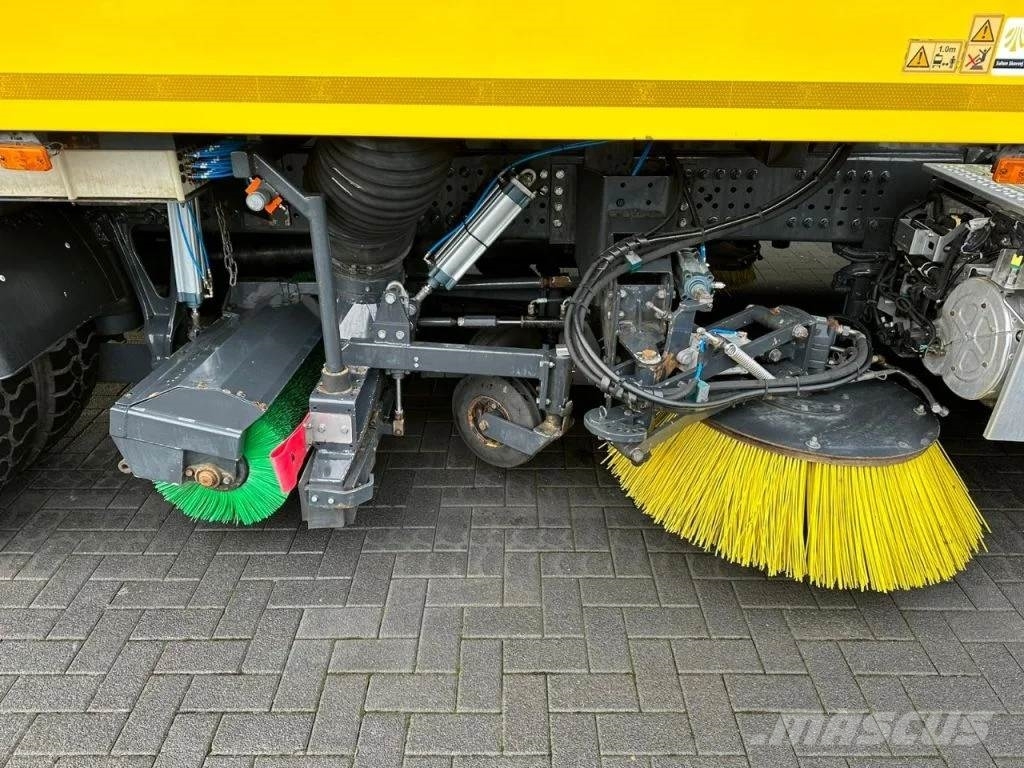 Mercedes-Benz Arocs 1824 4X2 BEAM A9000 SWEEPING TRUCK/ KEHRMASC Lakaisuautot
