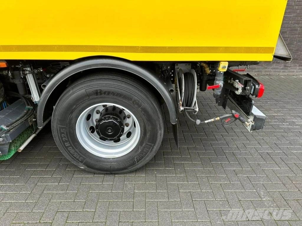 Mercedes-Benz Arocs 1824 4X2 BEAM A9000 SWEEPING TRUCK/ KEHRMASC Lakaisuautot