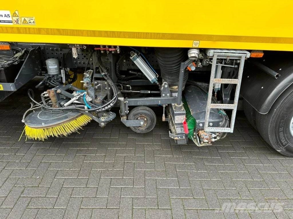 Mercedes-Benz Arocs 1824 4X2 BEAM A9000 SWEEPING TRUCK/ KEHRMASC Lakaisuautot
