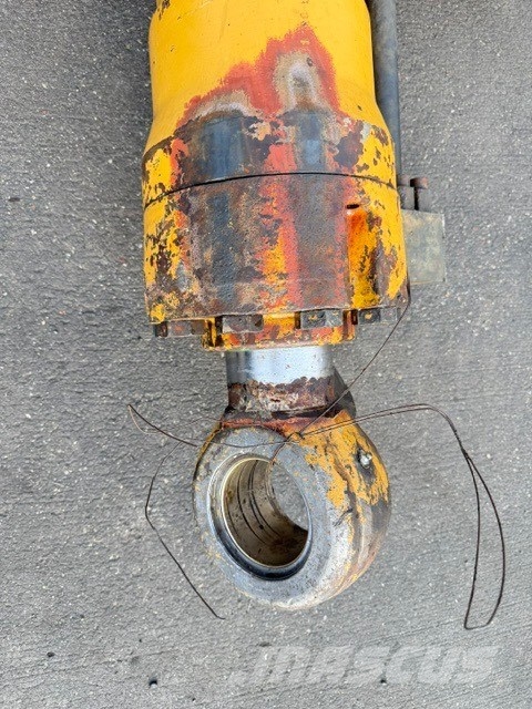 Liebherr R 944 B/C CENTRAL HYDRAULIC CYLINDER هيدروليات