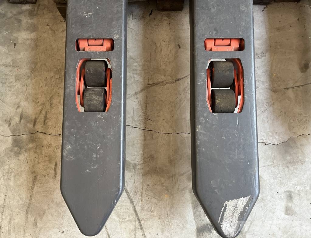 Linde L14 /372/ V-2391 OB Apiladores eléctricos autopropulsados