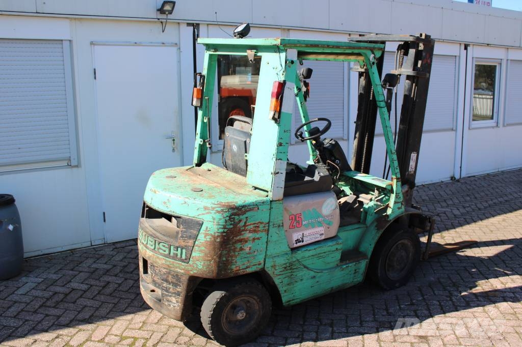 Mitsubishi FD 25 Diesel forklifts