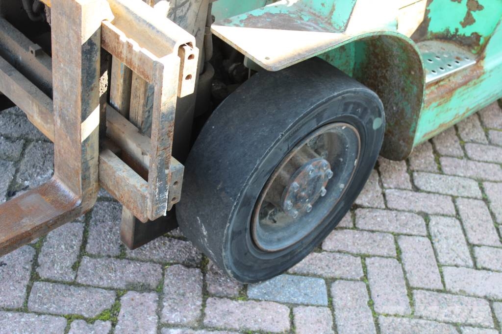 Mitsubishi FD 25 Diesel forklifts