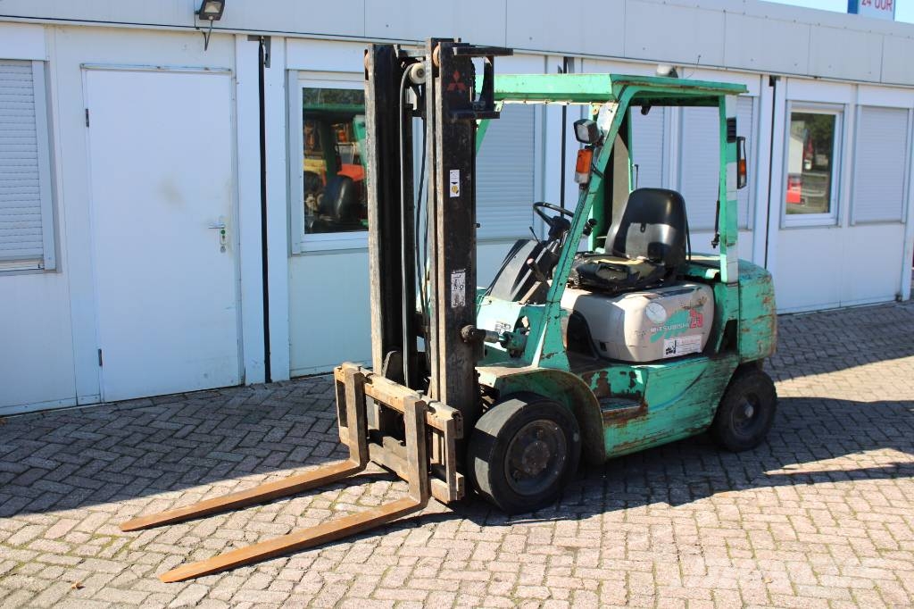 Mitsubishi FD 25 Diesel forklifts