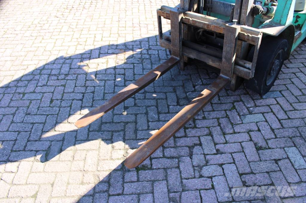 Mitsubishi FD 25 Diesel forklifts