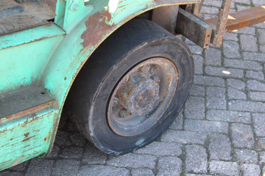 Mitsubishi FD 25 Diesel forklifts