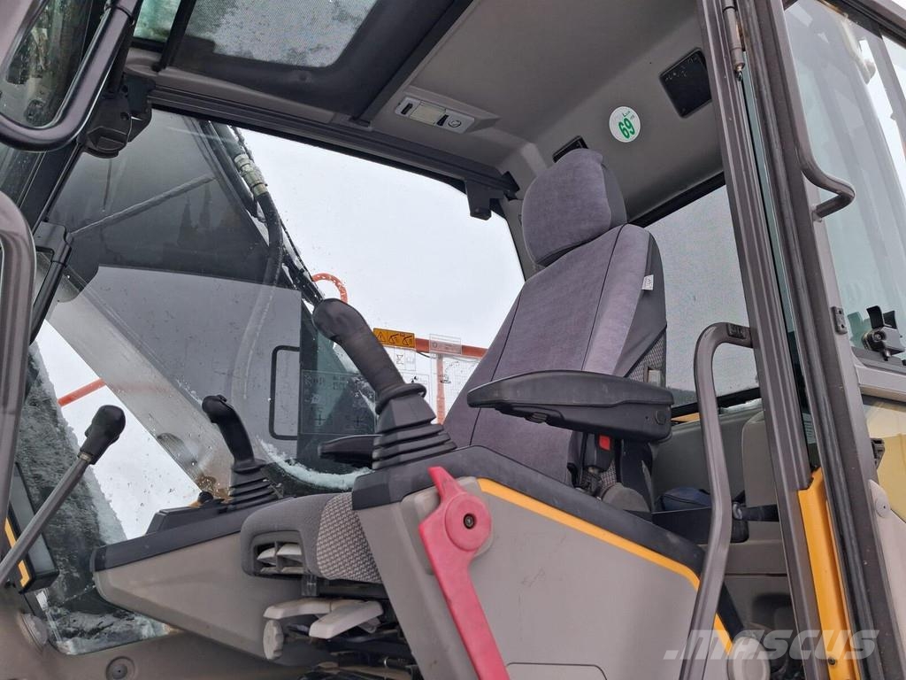 Volvo EC220E Верижен екскаватор