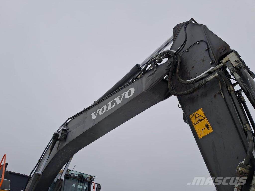 Volvo EC220E Верижен екскаватор
