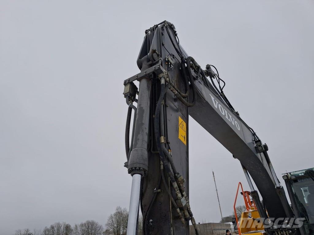 Volvo EC220E Верижен екскаватор