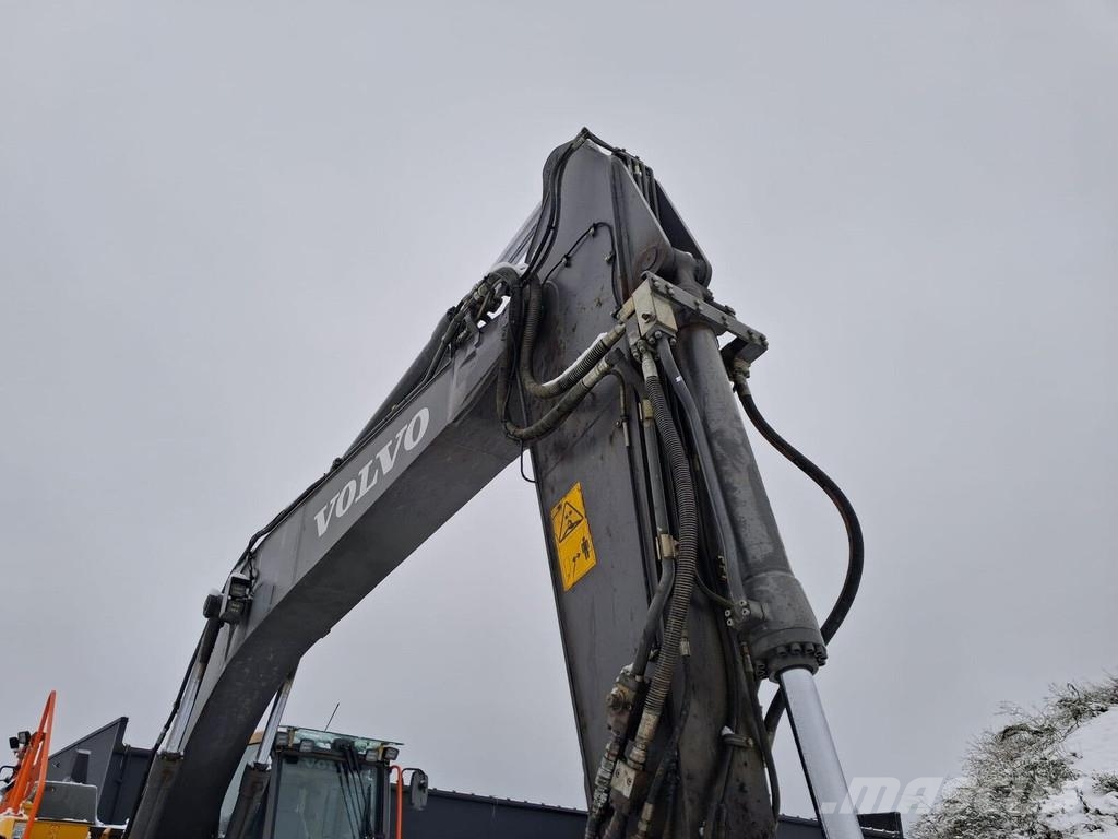 Volvo EC220E Верижен екскаватор