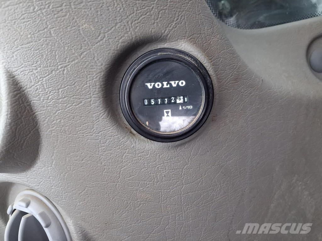 Volvo EC220E Верижен екскаватор