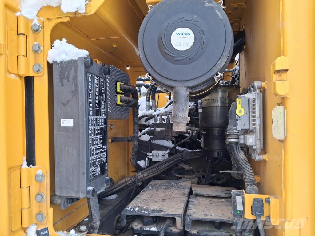 Volvo EC220E Верижен екскаватор