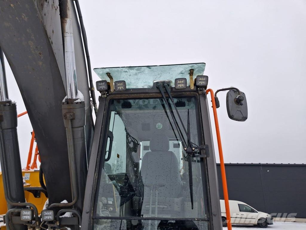 Volvo EC220E Верижен екскаватор